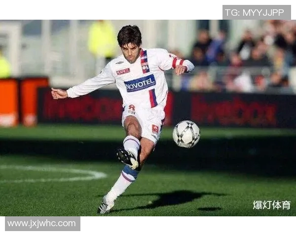 各大足球明星的独特技能与擅长领域解析与比较 各大足球明星的独特技能与擅长领域解析与比较